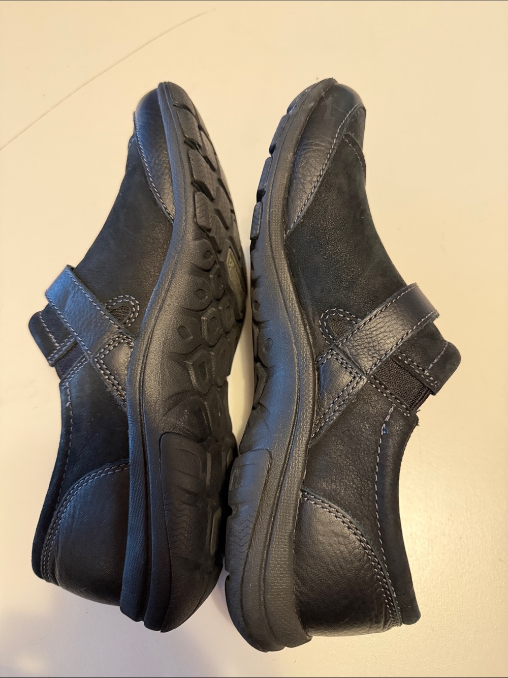Merrell Woman’s Dassie style slip on casual loafer with buckle. Size 8. - Picture 5 of 14